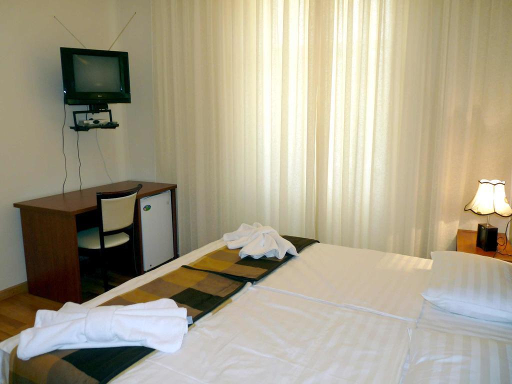 Hotel Royal Τυφλίδα Δωμάτιο φωτογραφία